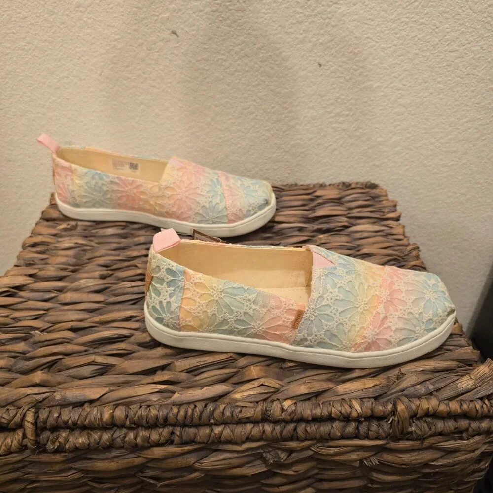 NWT TOMS Youth Alpargata Ombre Floral Lace Kids Shoes - Size Youth 5.5